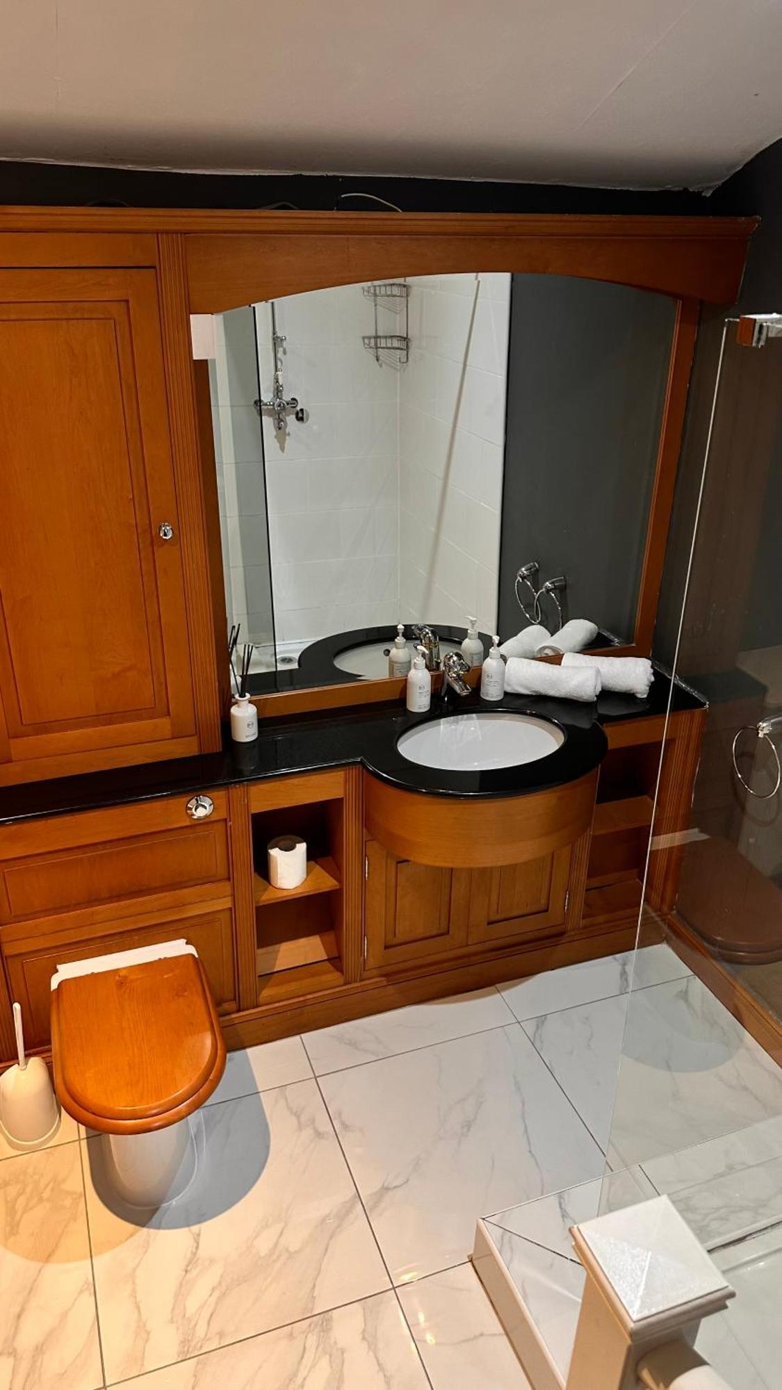 The Vicarage Hotel โฮล์มส์ แชเปิล ภายนอก รูปภาพ