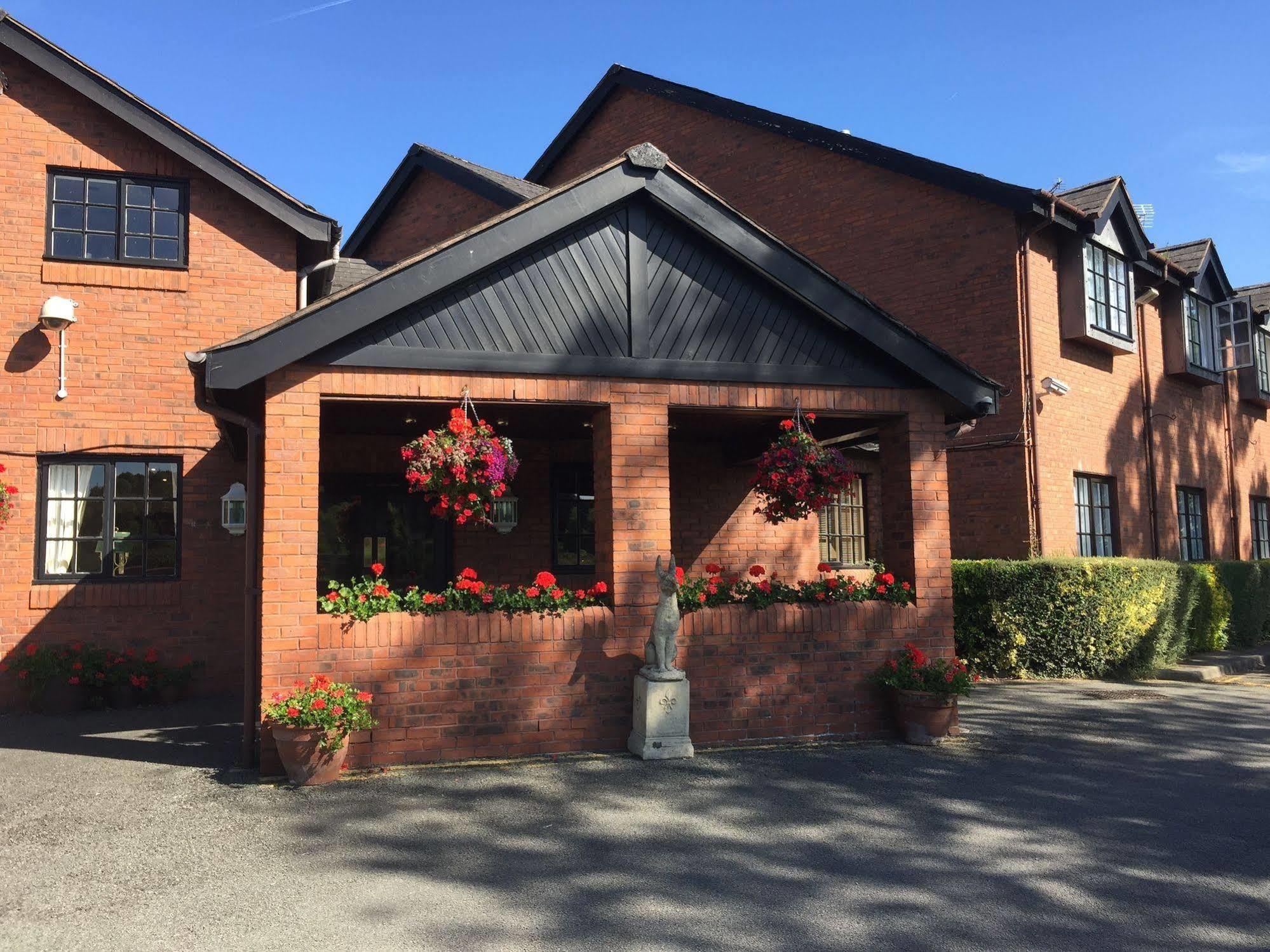 The Vicarage Hotel โฮล์มส์ แชเปิล ภายนอก รูปภาพ